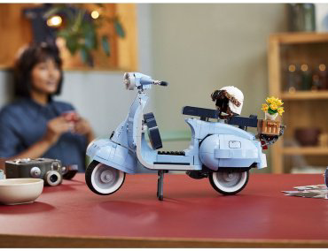 LEGO Мотороллер Vespa 125 10298, деталей 1107 шт купить,NaN