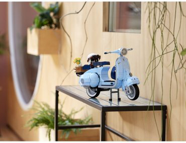 LEGO Мотороллер Vespa 125 10298, деталей 1107 шт купить,NaN