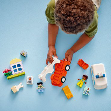 LEGO Скорая помощь с водителем 10447, деталей 19 шт купить,NaN