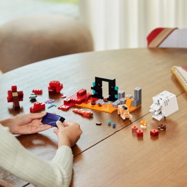 LEGO Засада у Нижнего портала Minecraft 21255, деталей 352 шт купить,0