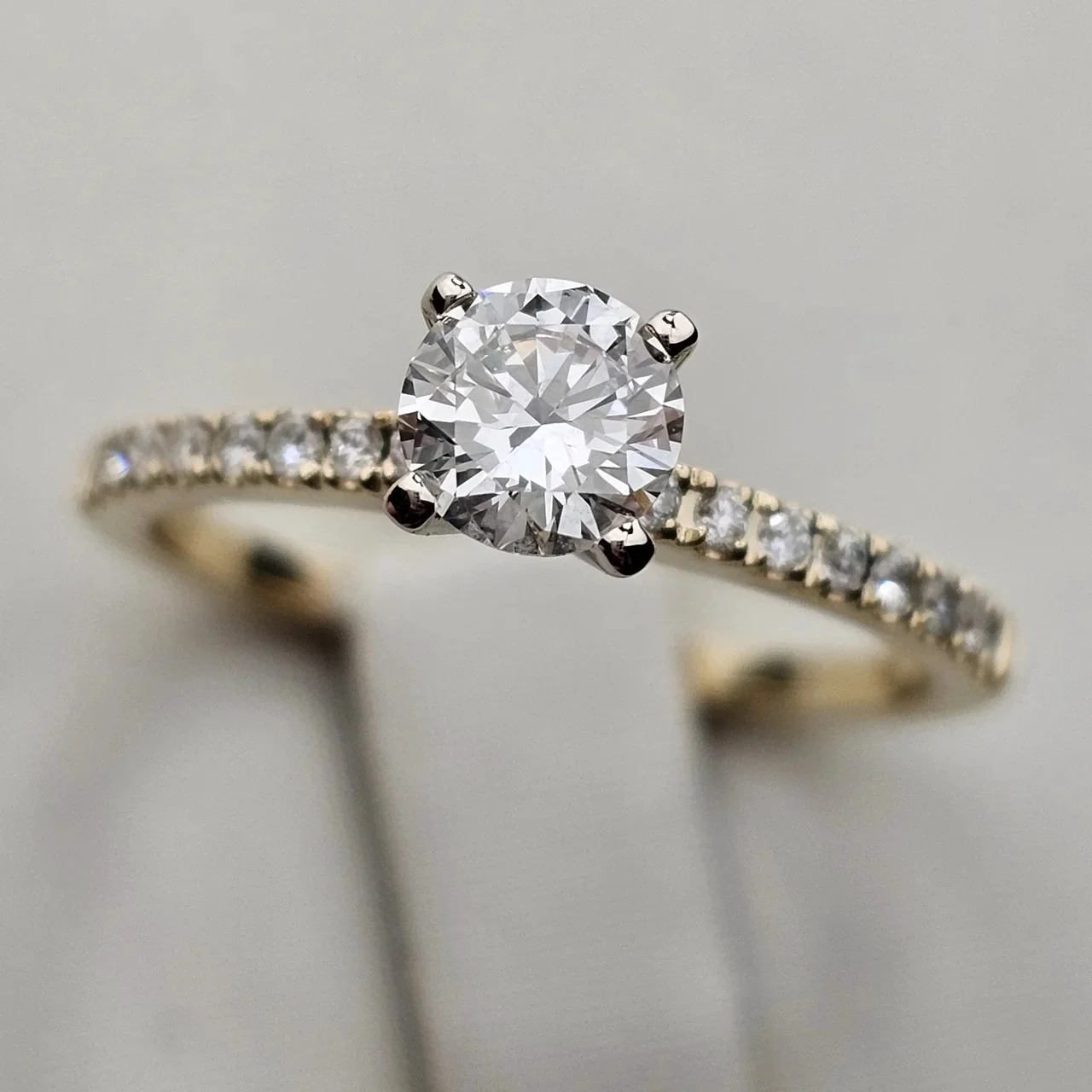 Кольцо Deimantas 116133980 0,47Ct VVS2/J Good 0.15 VS2/H VG 16.5р купить,NaN