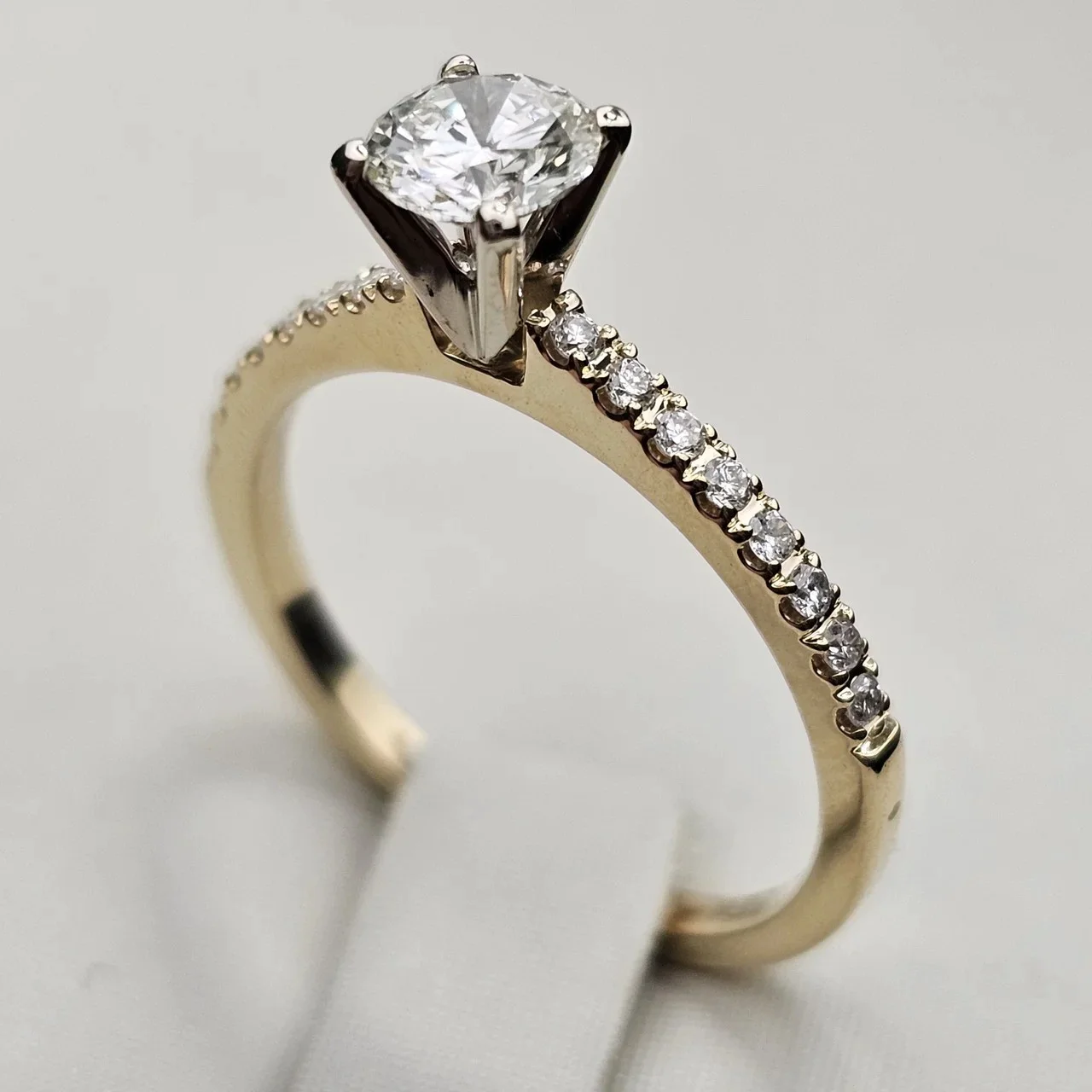 Кольцо Deimantas 116133980 0,47Ct VVS2/J Good 0.15 VS2/H VG 16.5р купить,NaN