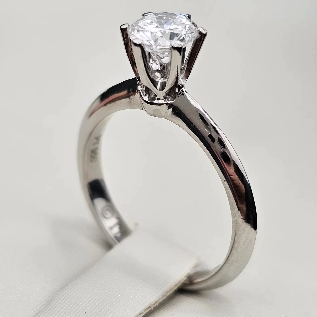 Кольцо Deimantas 116133930 GIA 0,70Сt SI1/D VG 16р купить,NaN