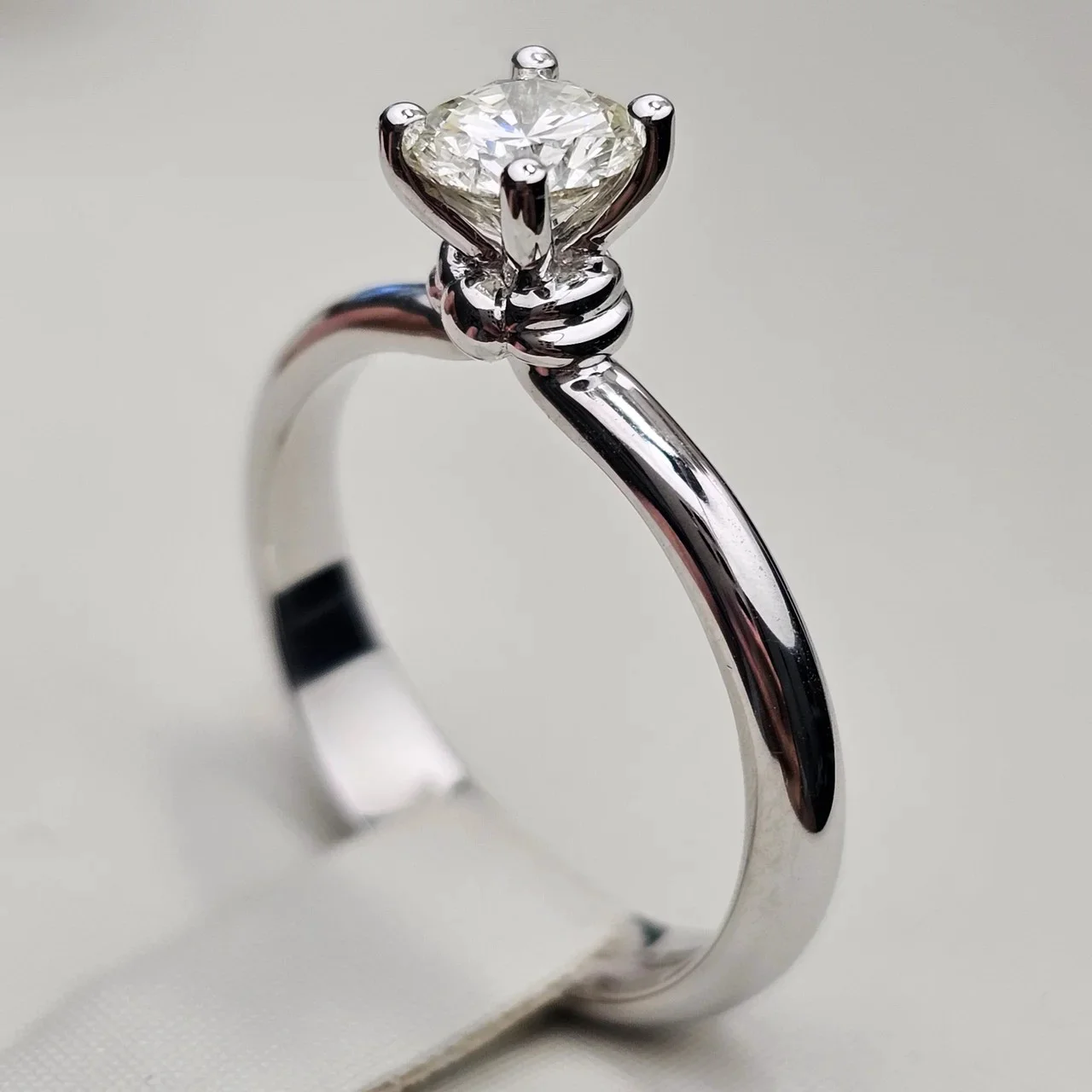 Кольцо Deimantas 116133954 0,50Ct VS2/N VG 17р купить,NaN