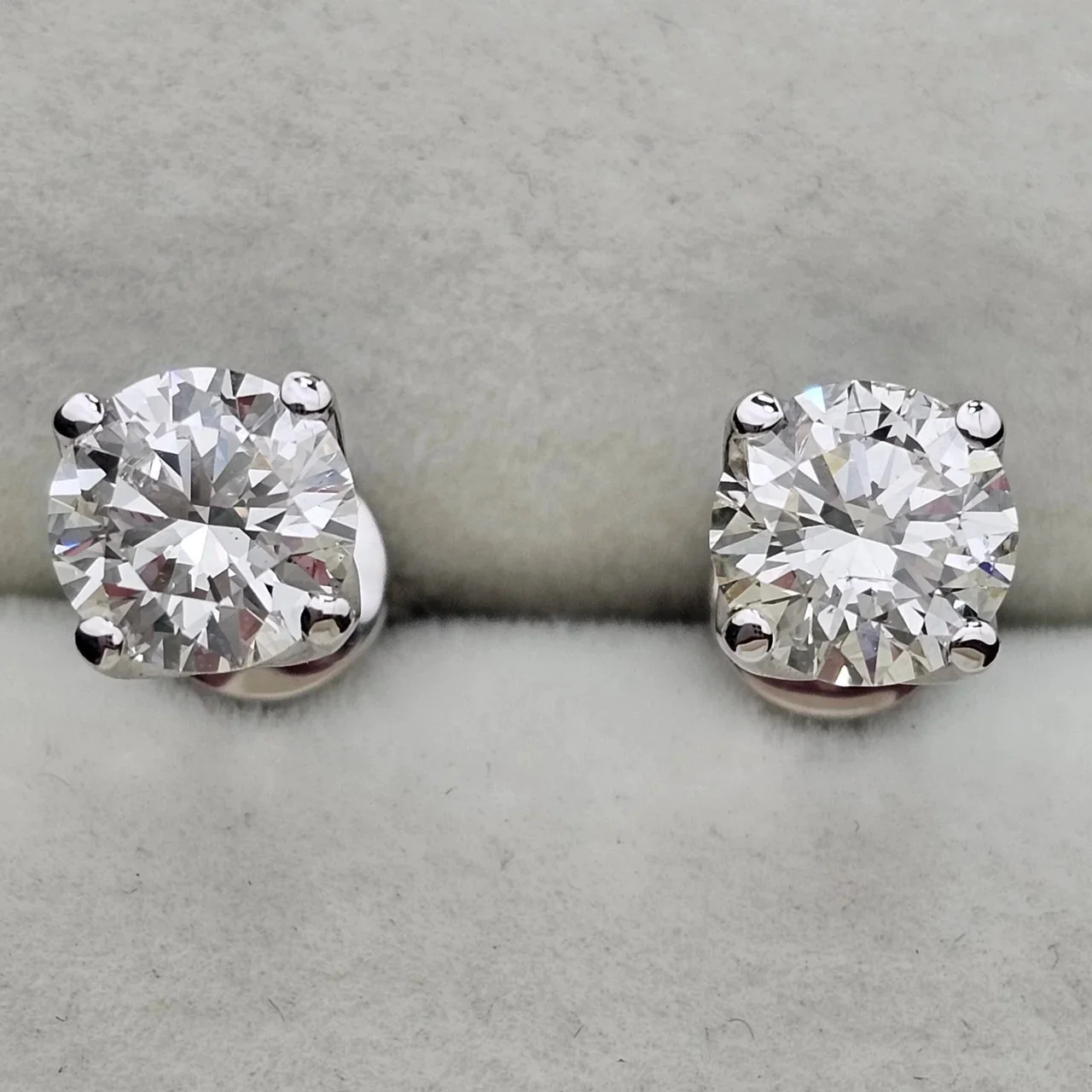 Серьги Deimantas 116144696 2.1Ct SI1-VS2/K EX-VG-Cut  купить,NaN