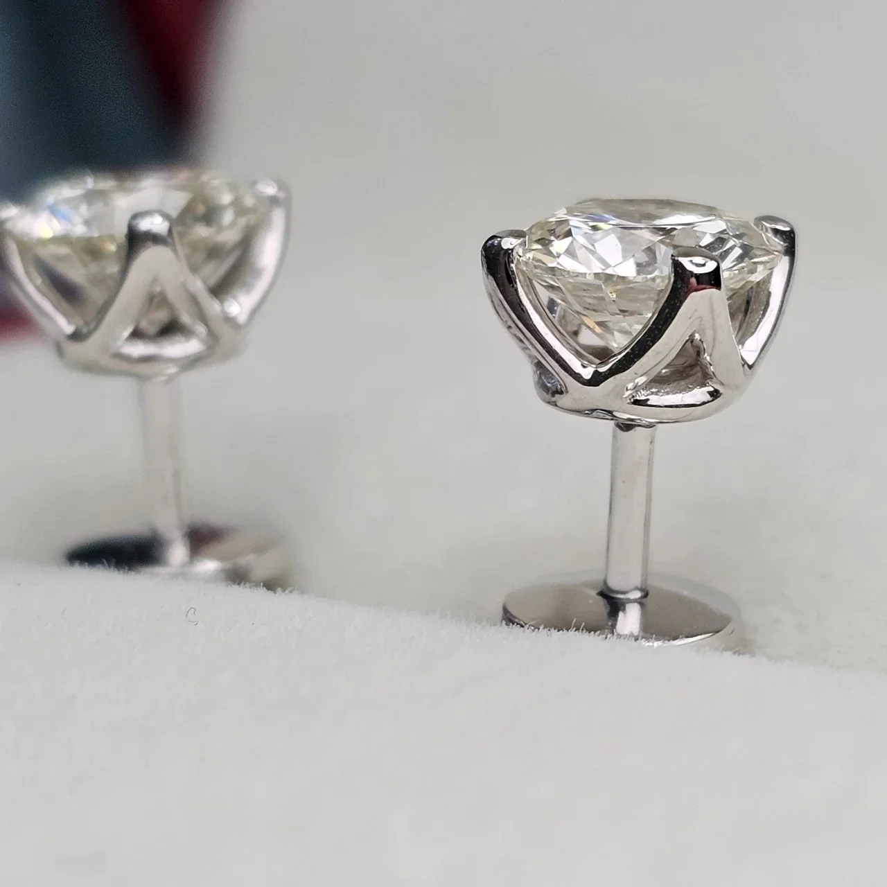 Серьги Deimantas 116144696 2.1Ct SI1-VS2/K EX-VG-Cut  купить,NaN