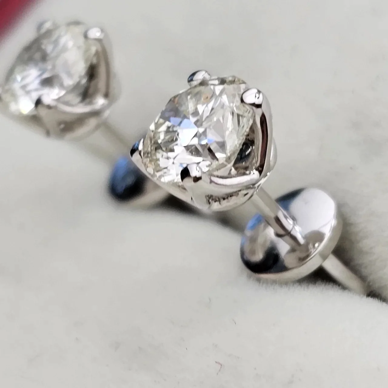 Серьги Deimantas 116144696 2.1Ct SI1-VS2/K EX-VG-Cut  купить,NaN