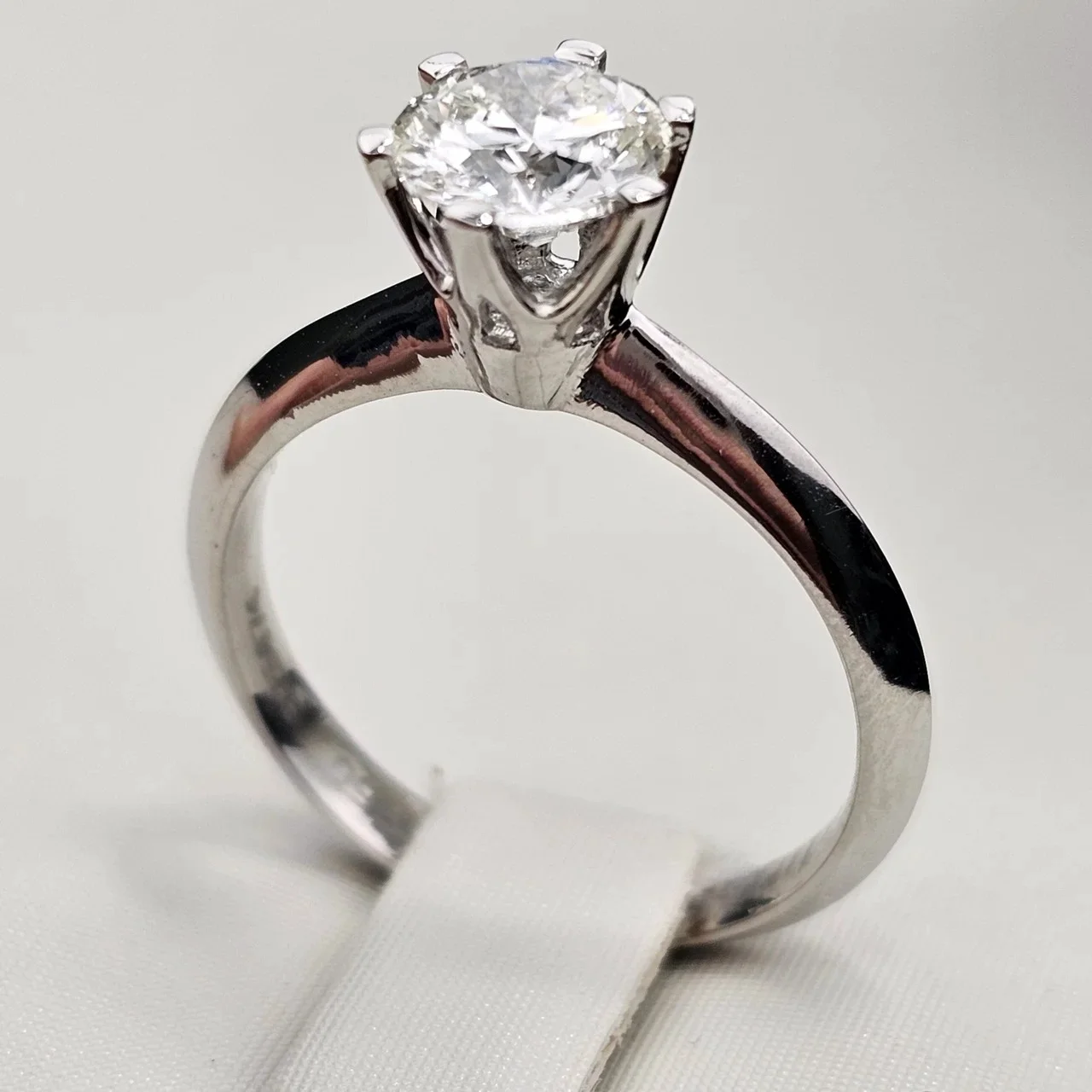 Кольцо Deimantas 116133901 GIA 0,90Сt SI2/K Good 16.3р купить,NaN