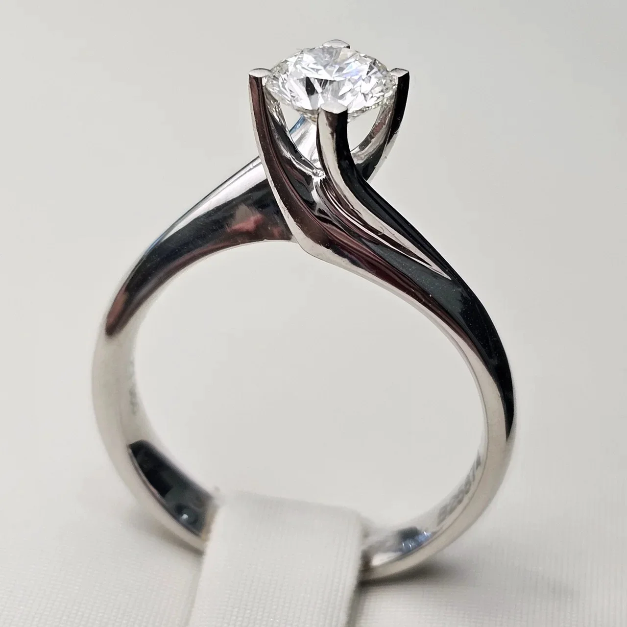 Кольцо Deimantas 116133918 GIA 0,65Сt SI2/K VG 17р купить,NaN