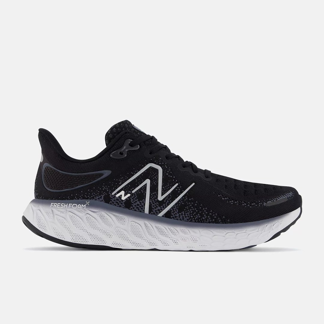 Кроссовки New Balance черный купить,99900