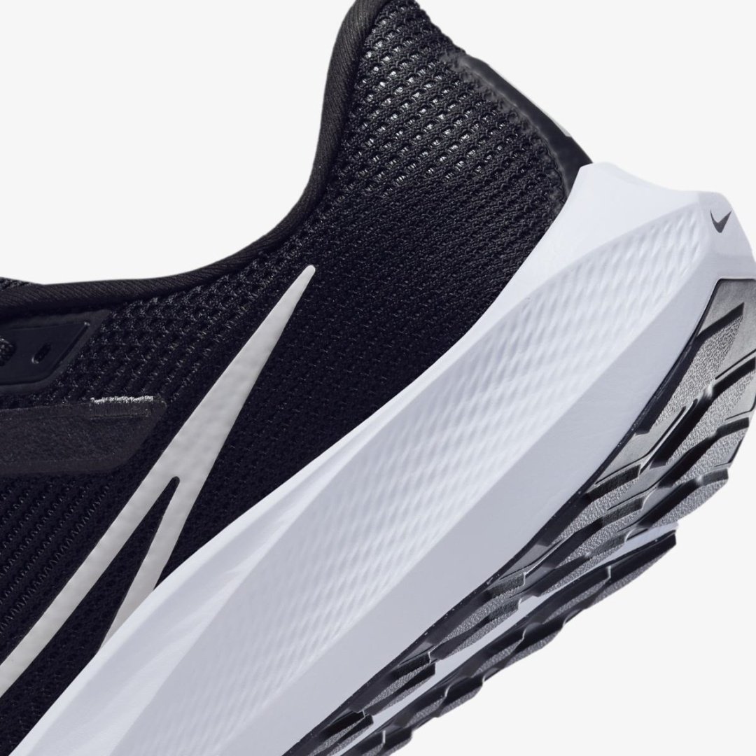 Кроссовки Nike Air Zoom Pegasus 40 Wide черный, белый купить,NaN