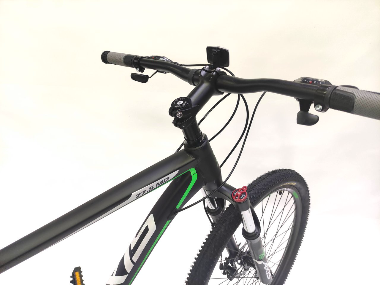 Велосипед Axis MD 27.5" 20 черно-зеленый  купить,NaN