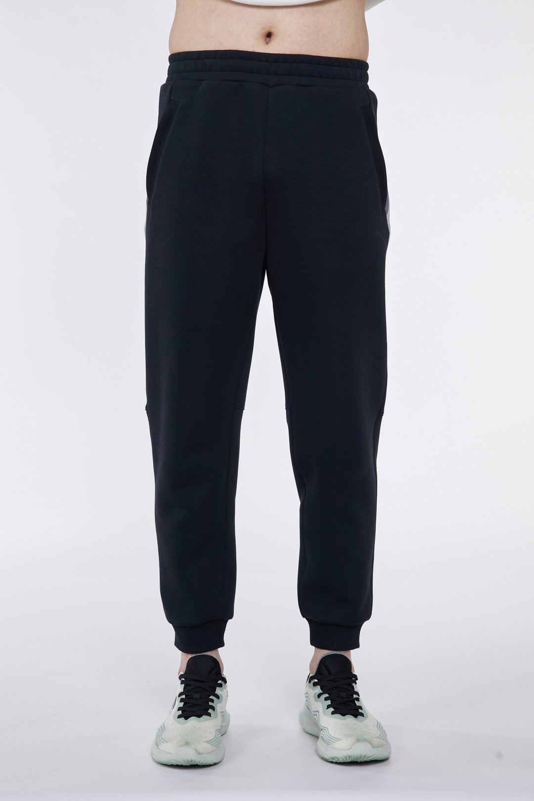 Спортивные брюки Anta 852418327-1 черные XXL 54-56 купить,NaN
