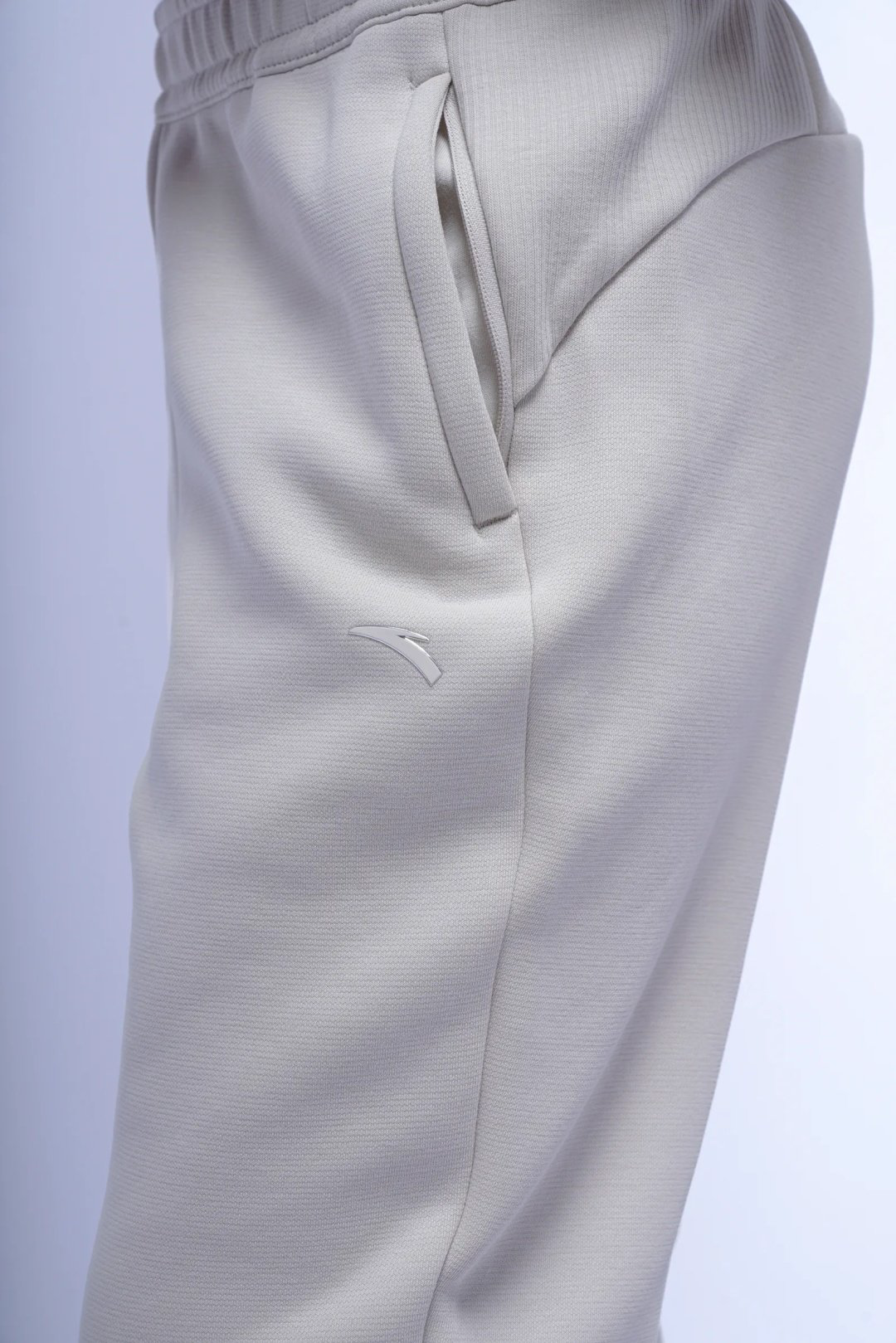 Спортивные брюки Anta 862537322N-3 бежевые XS 42-44 купить,24490