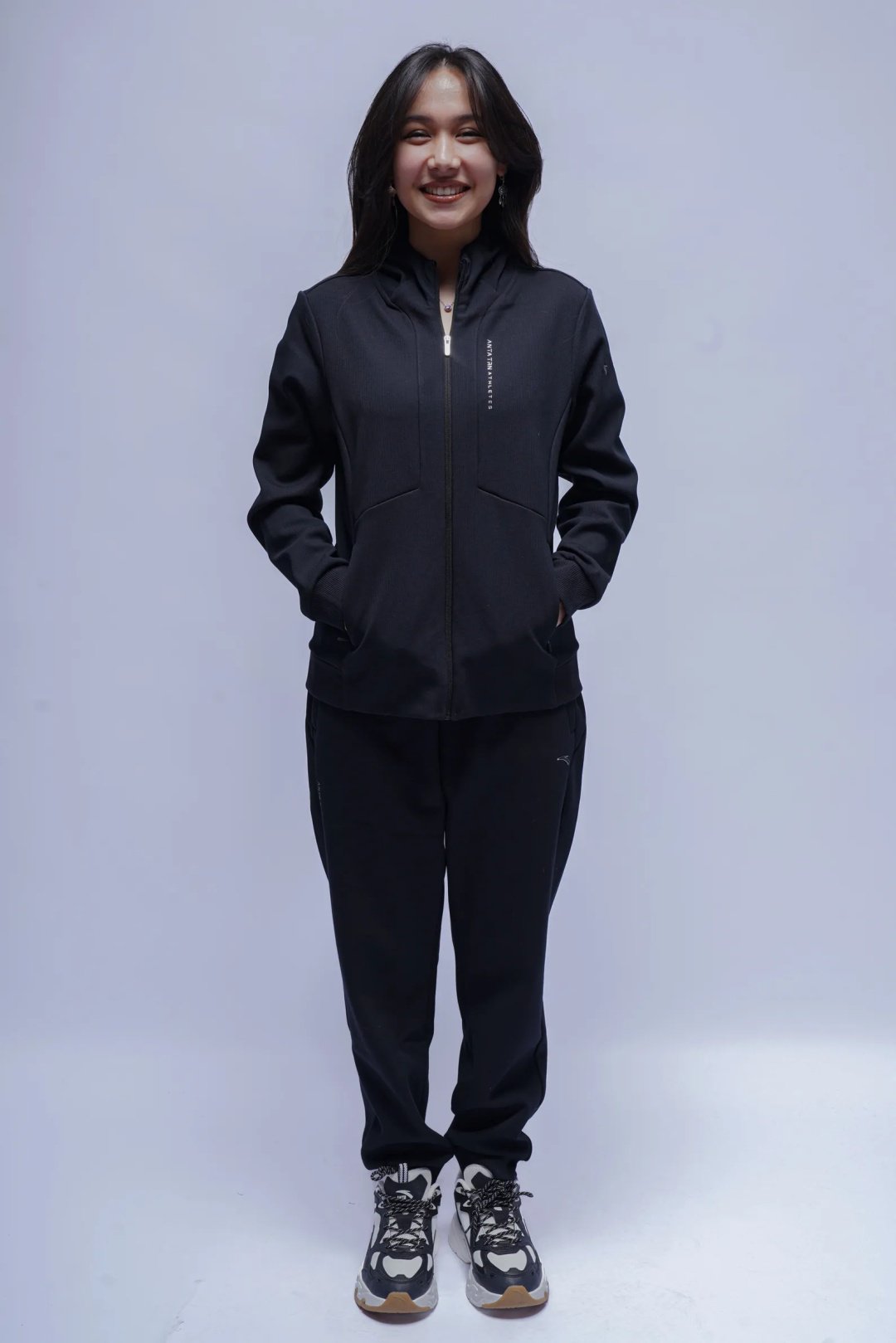 Спортивные брюки Anta 862547312N-3 черные XS 42-44