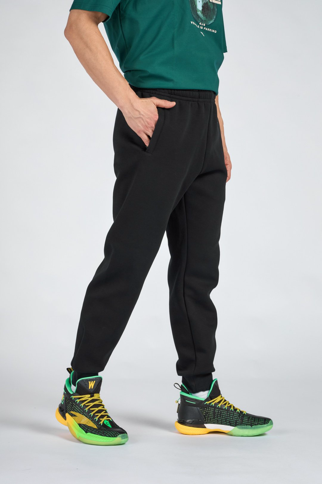 Спортивные брюки Anta 852411314-3 черные M 48-50 купить,NaN