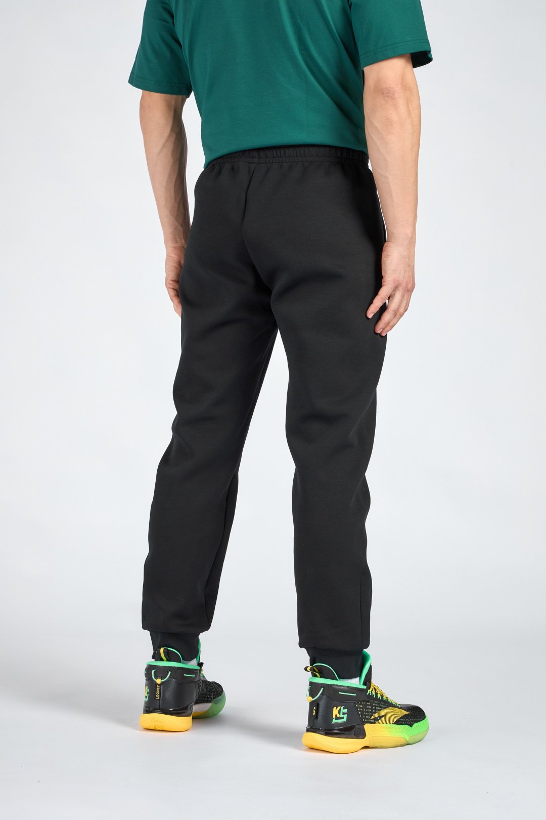 Спортивные брюки Anta 852411314-3 черные M 48-50 купить,NaN