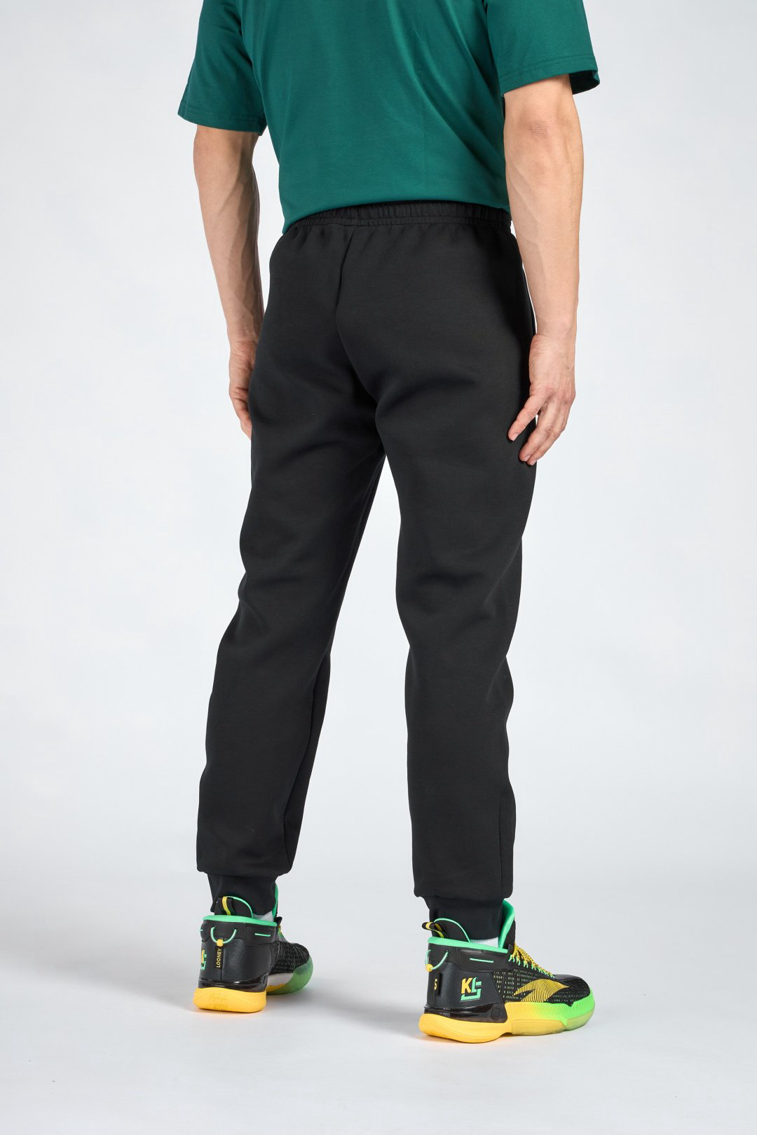 Спортивные брюки Anta 852411314-3 черные M 48-50 купить,NaN