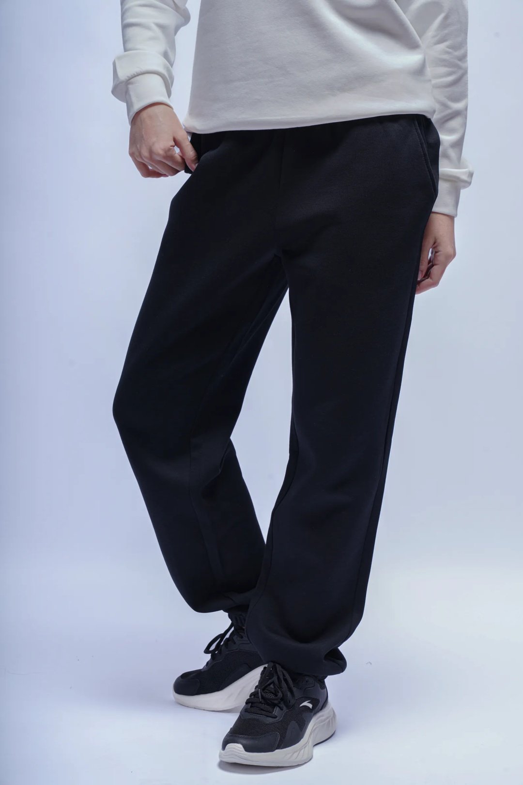 Спортивные брюки Anta 862538301-2 черные XXL 52-54