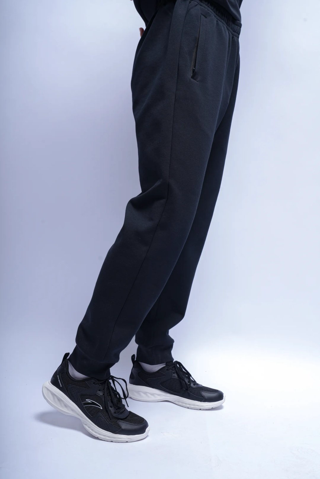Спортивные брюки Anta 852537309N-2 черные XXXXL 58-60 купить,28290