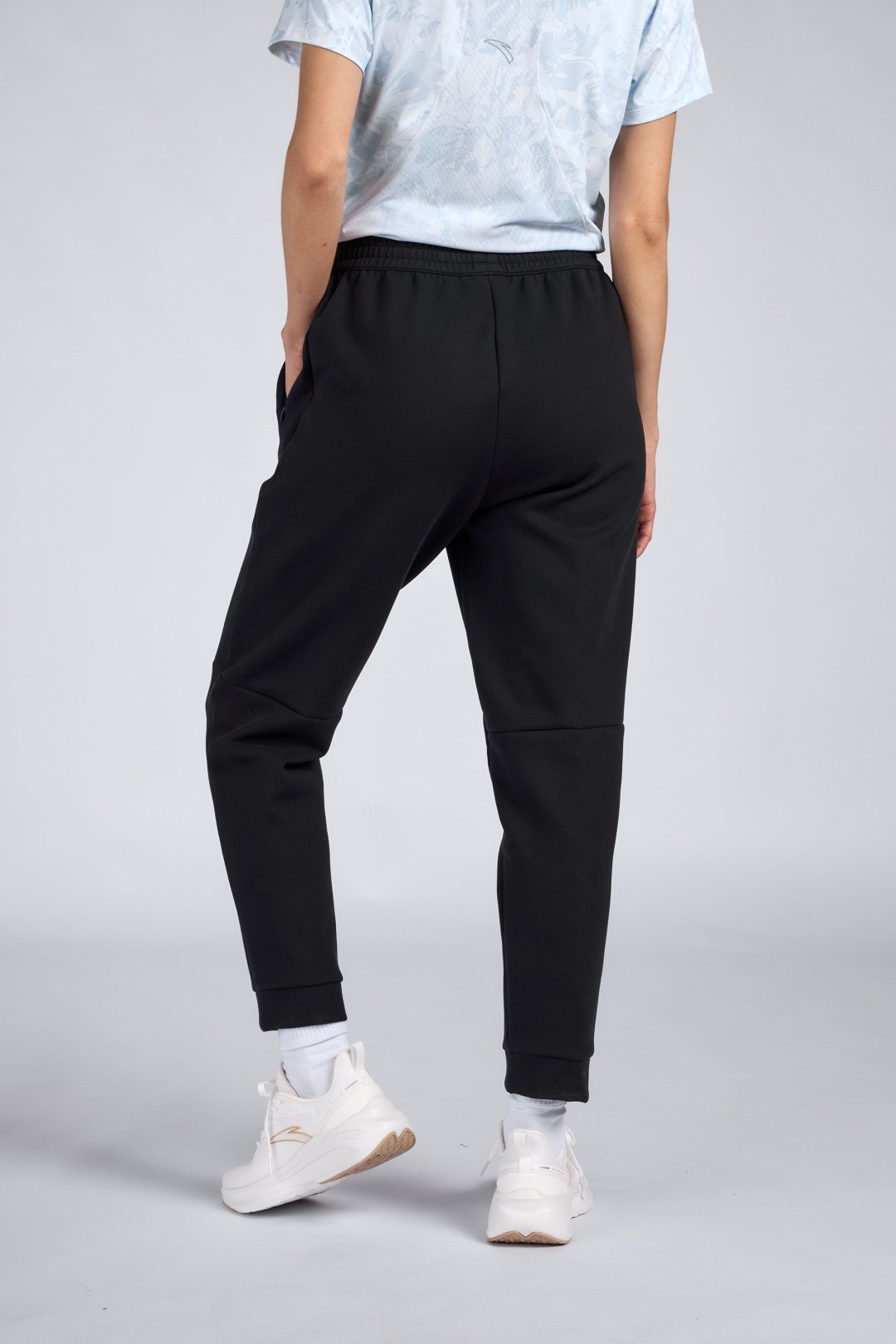 Спортивные брюки Anta 862415301-2 черный XS 42-44