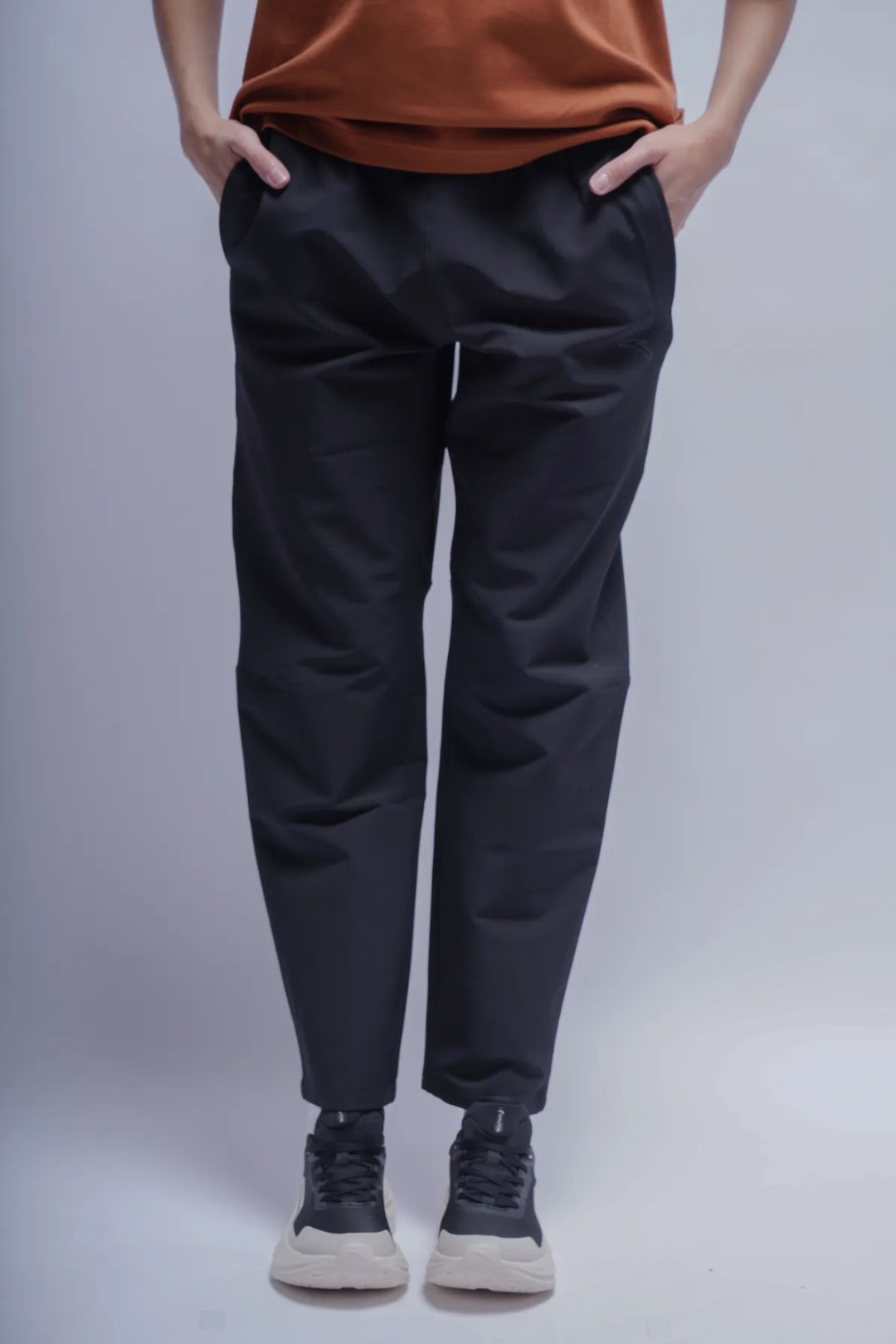 Спортивные брюки Anta 862515501-1 черные XS 42-44