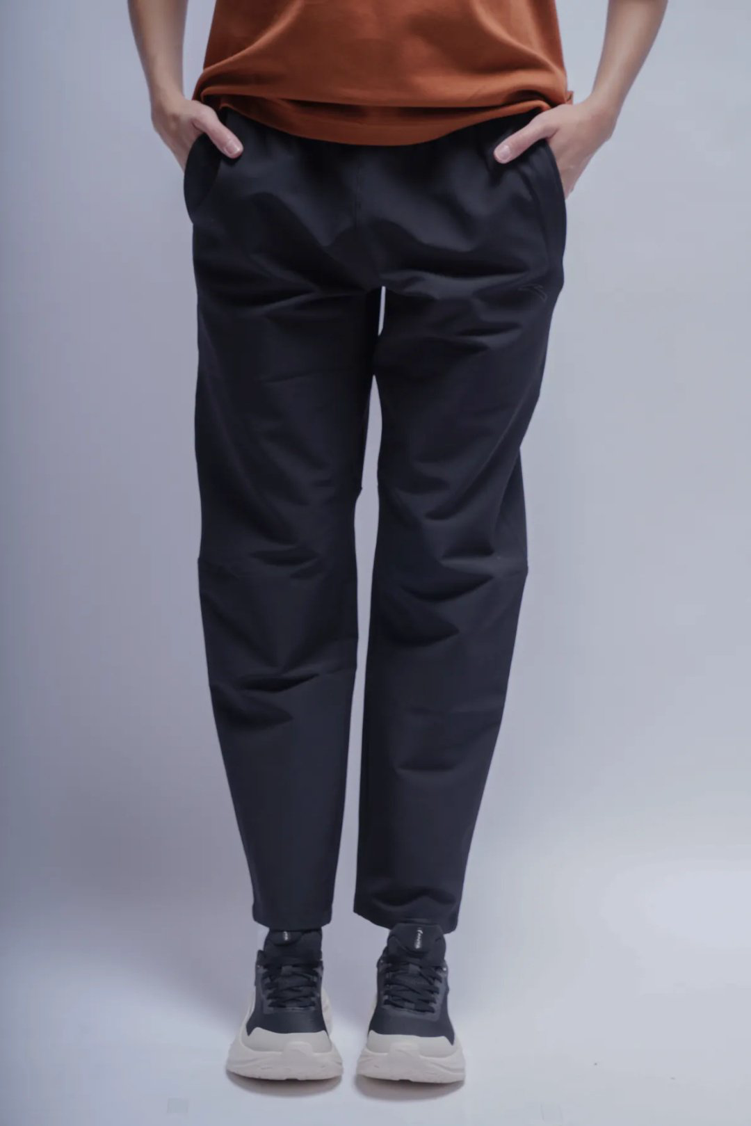 Спортивные брюки Anta 862515501-1 черные XS 42-44