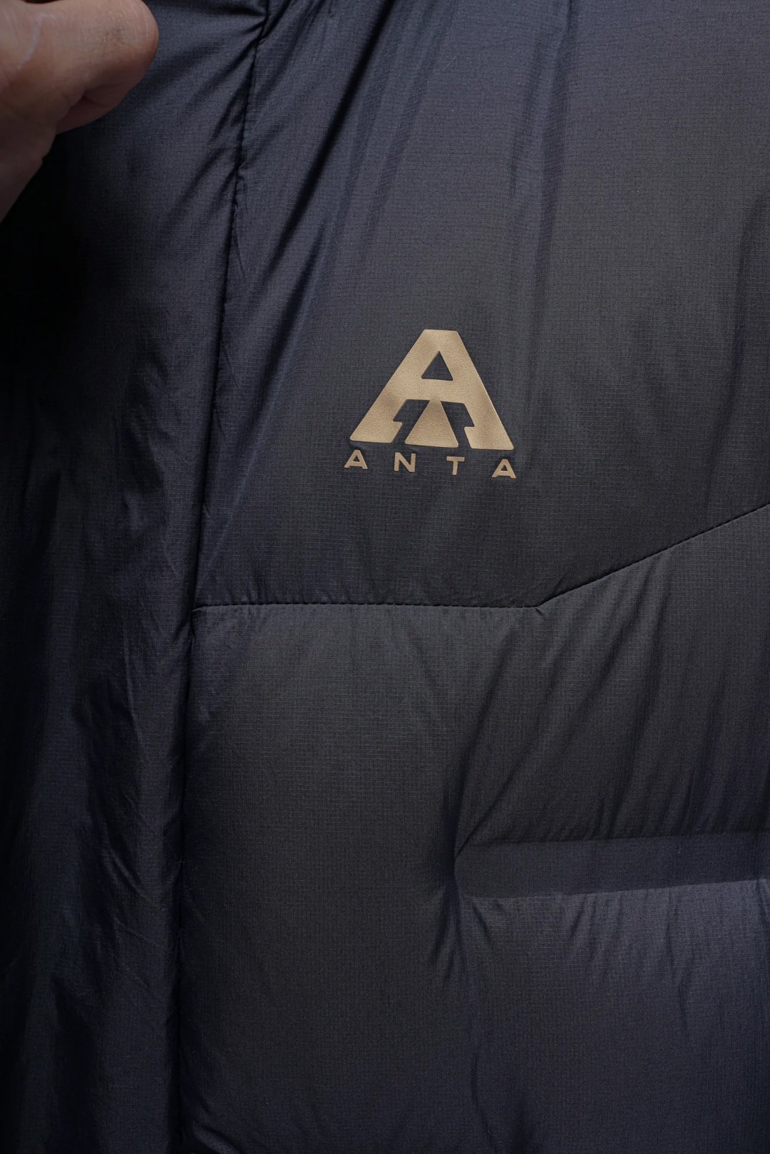 Пуховик Anta 852536902D-8 черные XL 52-54