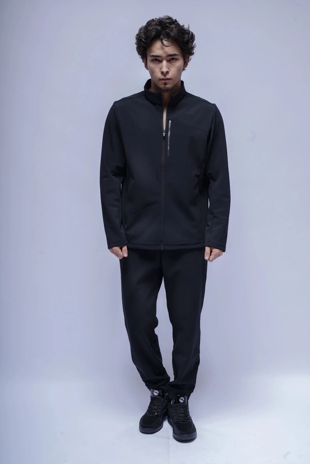 Спортивные брюки Anta 852547307N-1 черные S 46-48