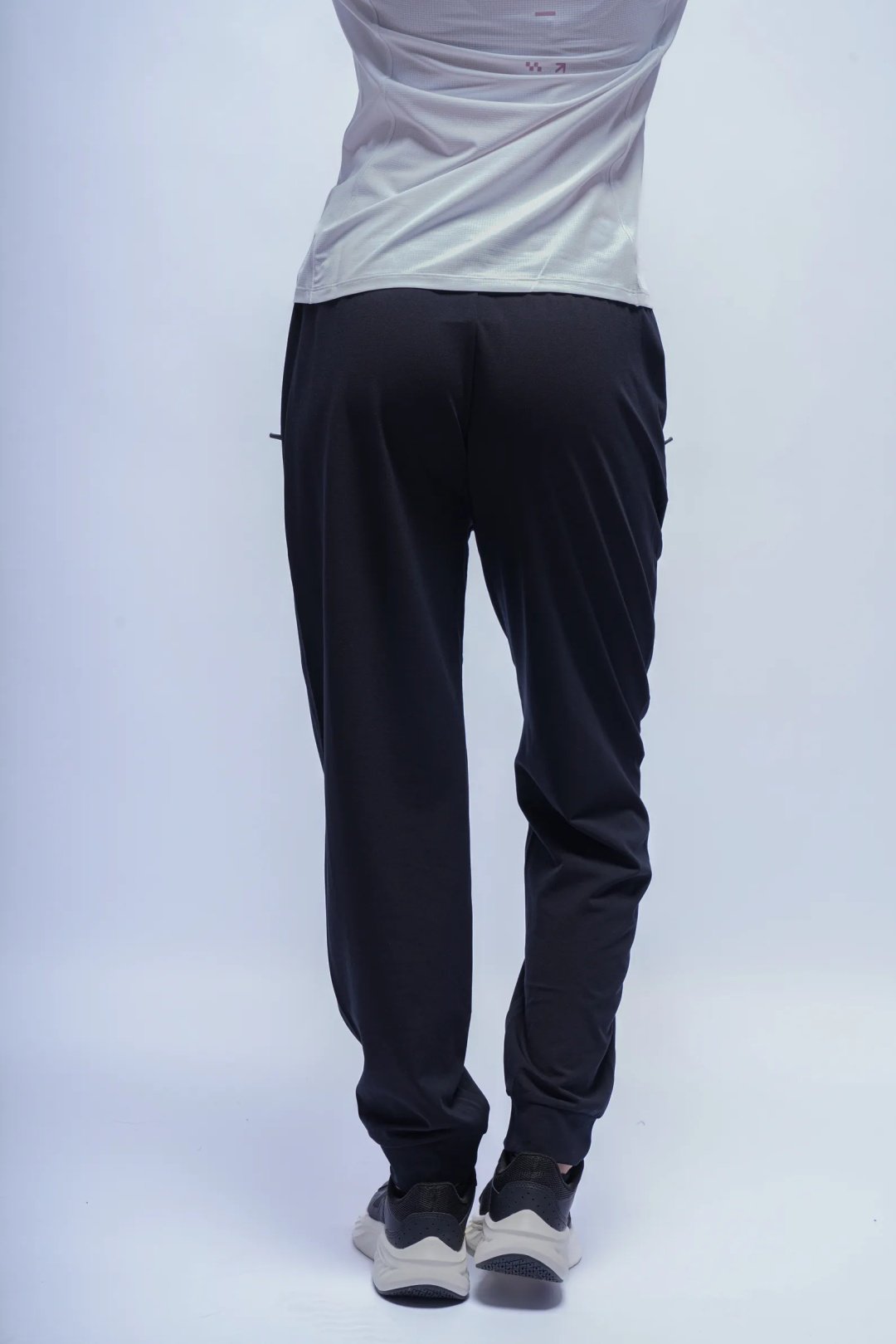 Спортивные брюки Anta 862537312-1 черные XS 42-44