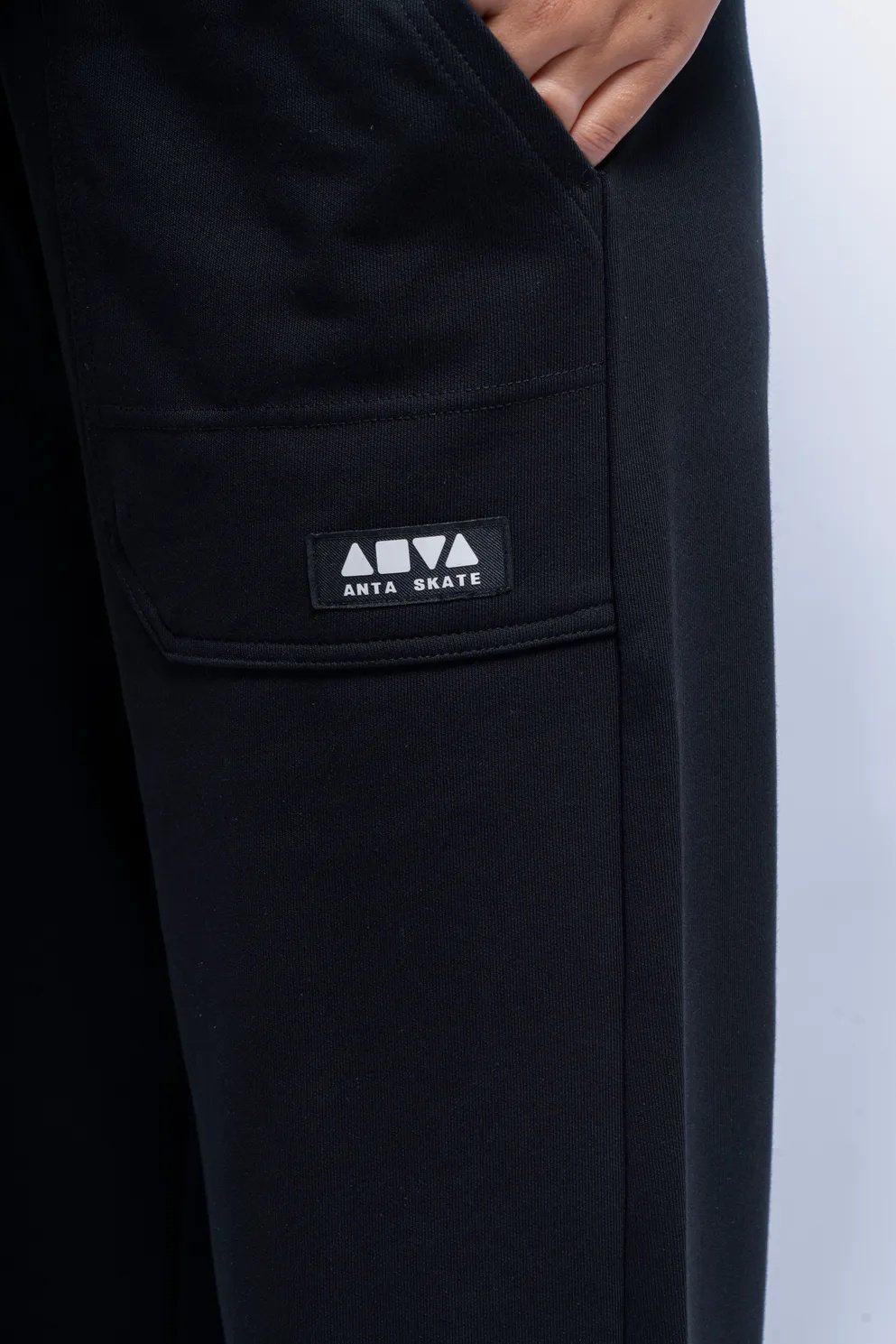 Спортивные брюки Anta 872428310 черные M 46-48