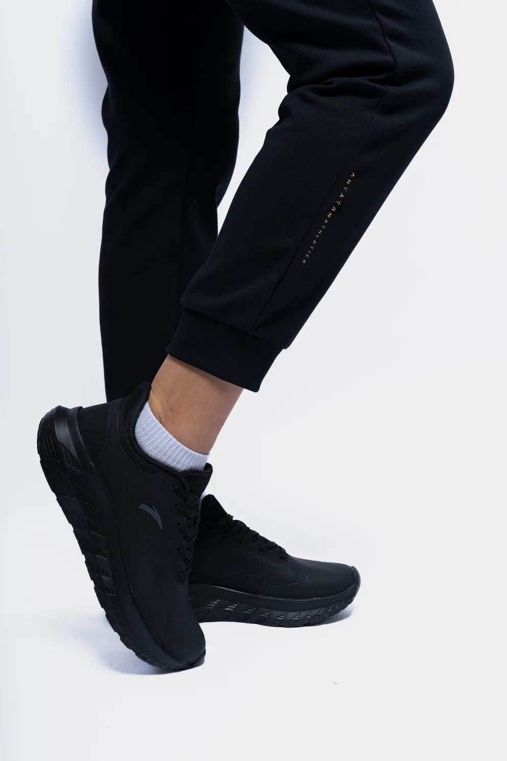 Спортивные брюки Anta 862437314S-2 черные M