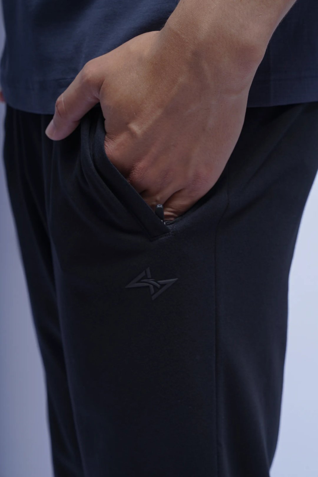 Спортивные брюки Anta 852531328-1 черные XXXL 56-58 купить,NaN