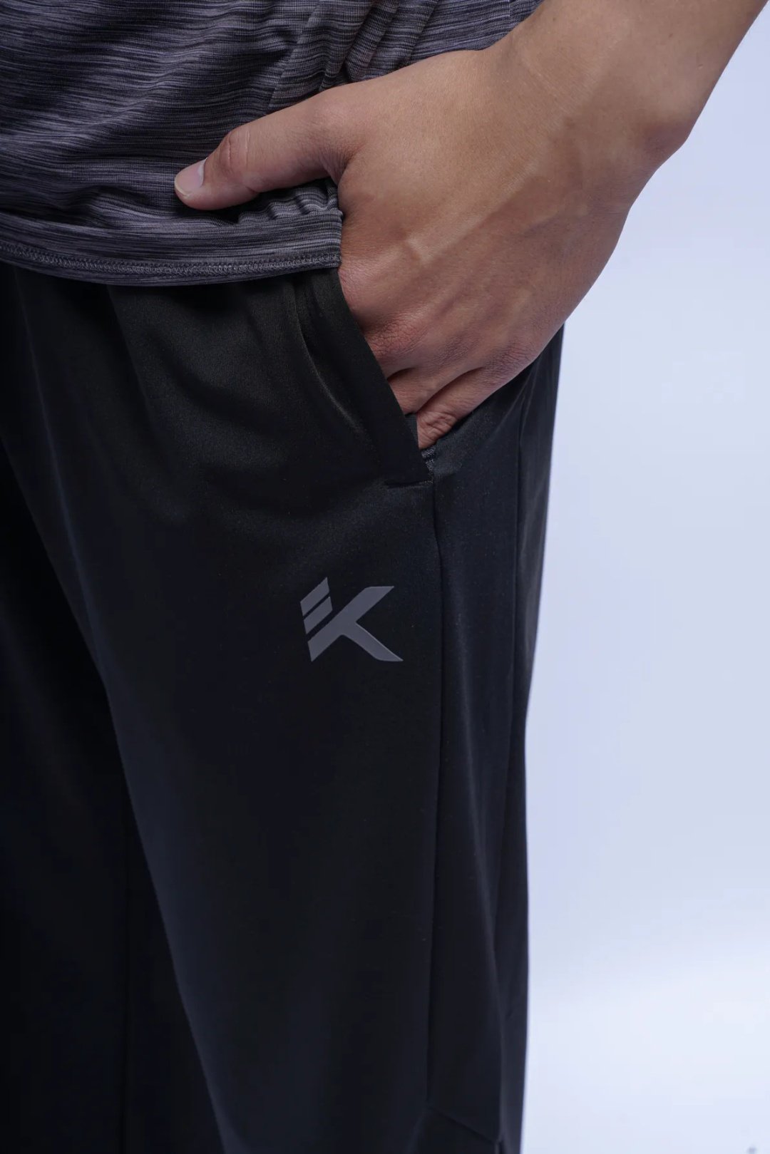 Спортивные брюки Anta 852521316-2 черные XXXL 56-58 купить,NaN