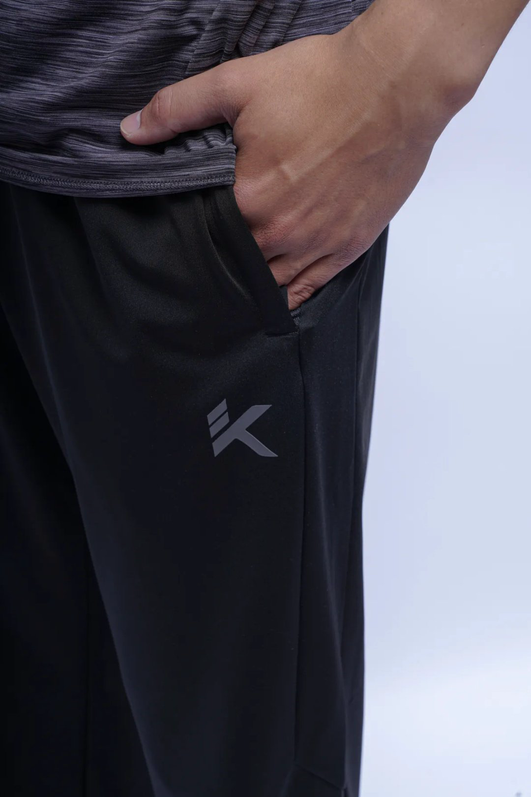 Спортивные брюки Anta 852521316-2 черные XXXL 56-58 купить,NaN