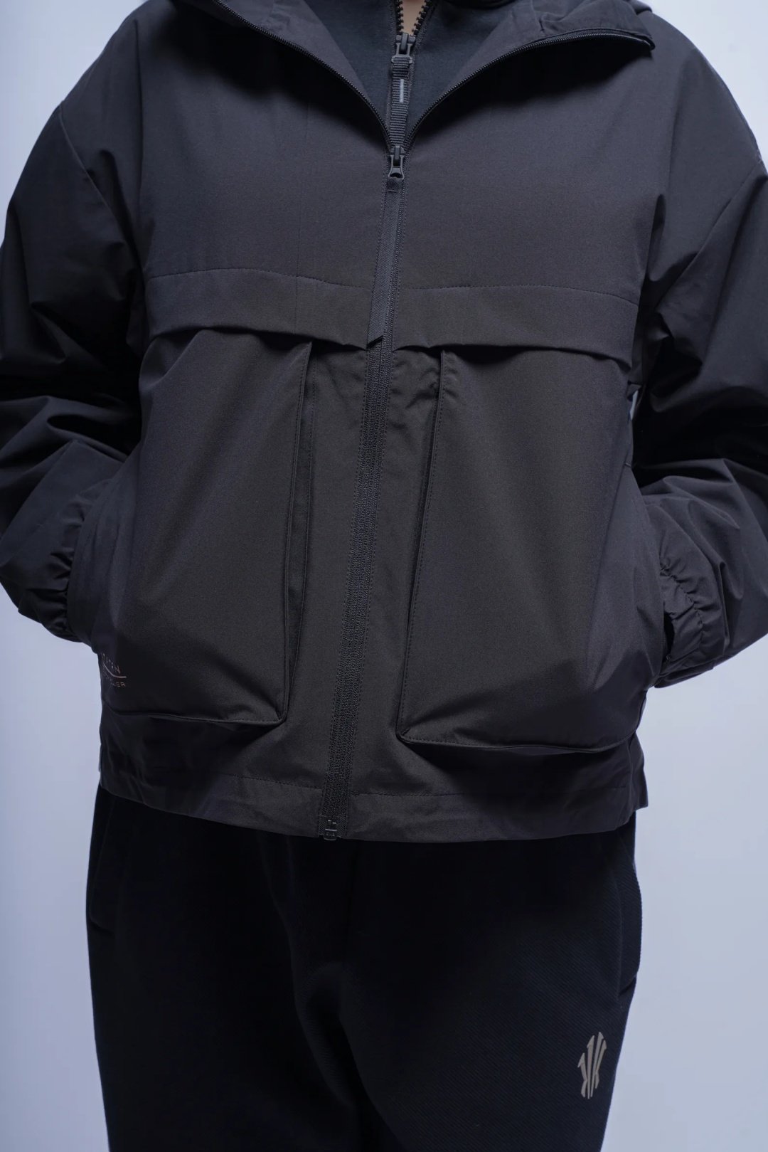 Ветровка Anta 862537611N-6 черные XXL 54-56 купить,NaN