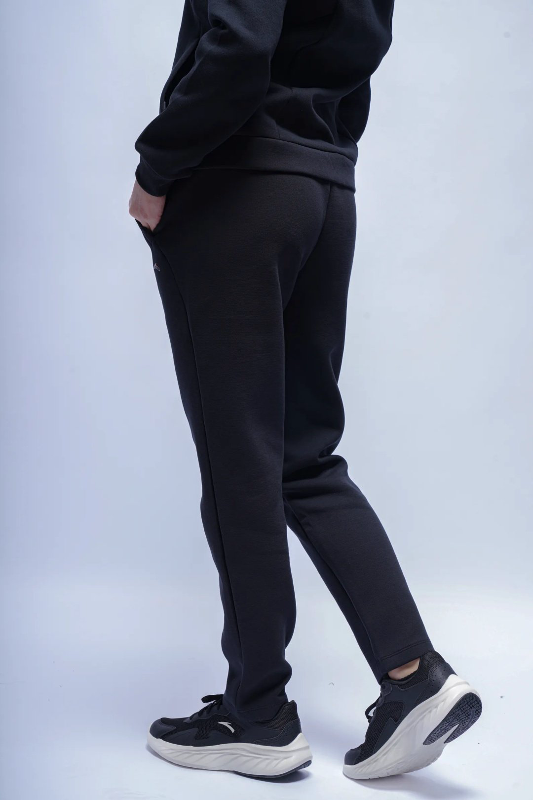 Спортивные брюки Anta 862537323N-2 черные XXL 52-54 купить,22690