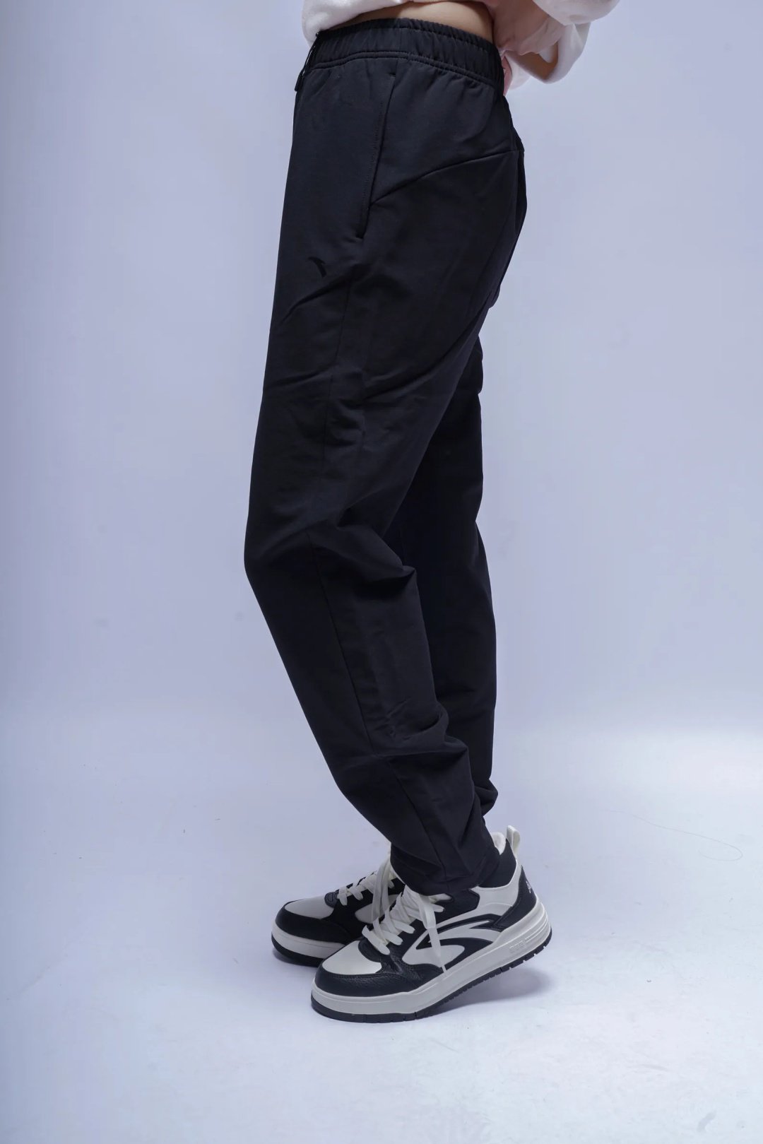 Спортивные брюки Anta 862547510-1 черные S 44-46