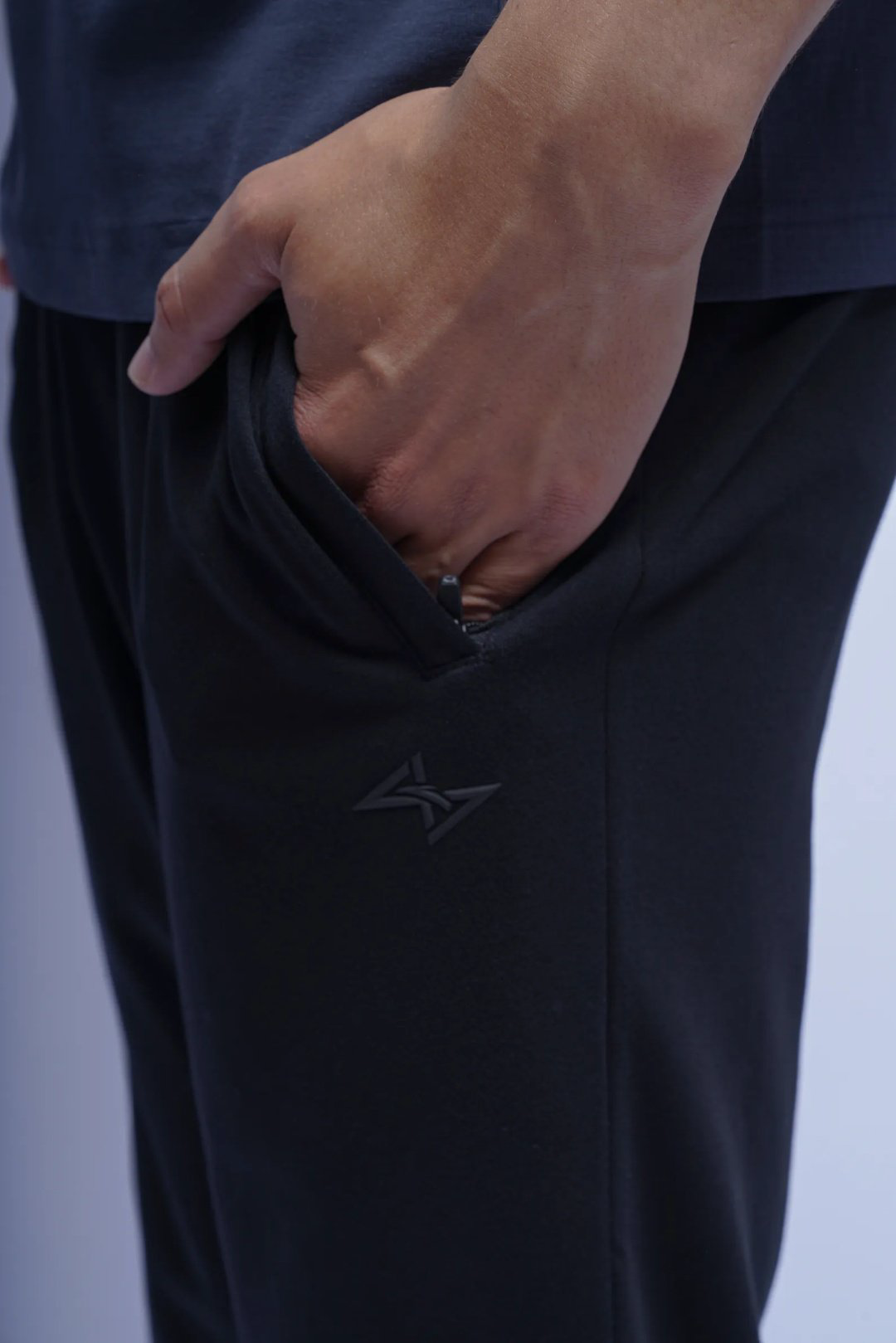 Спортивные брюки Anta 852531328-1 черные XXL 54-56 купить,NaN