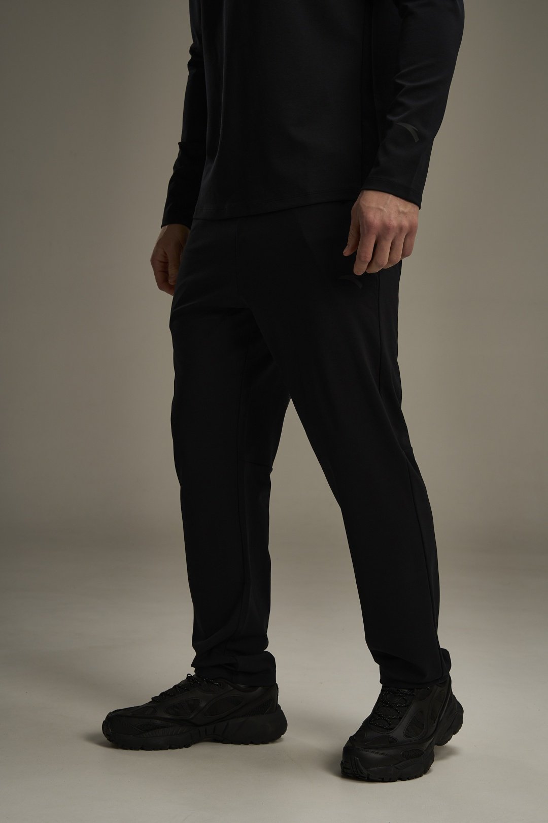 Спортивные брюки Anta 852527304-2 черные XXXXL 58-60 купить,NaN