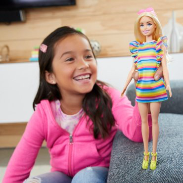 Кукла-модель Barbie Fashionistas. Барби в радужном платье (с брекетами) HPF730, 29 см купить,NaN