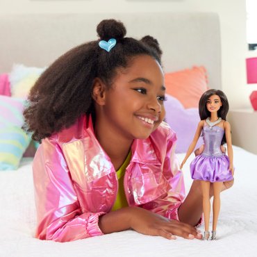 Кукла-модель Barbie Шатенка в фиолетовом платье-баллоне HYT920, 29 см купить,0