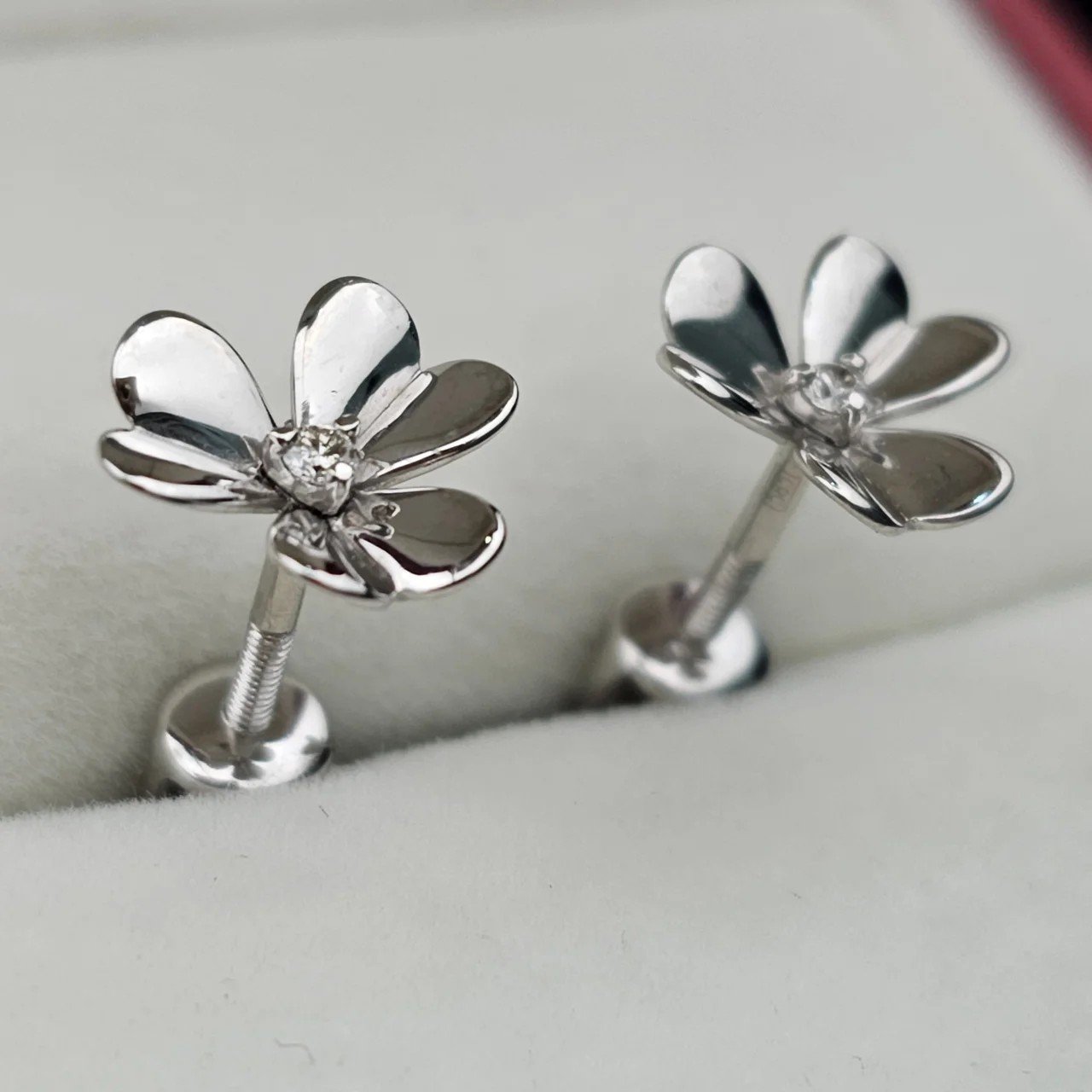 Серьги Deimantas 108344036 1,38гр 0,042ct. купить,NaN