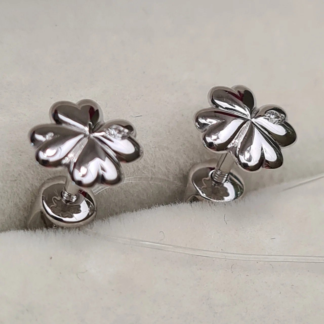 Серьги Deimantas 108343993 1,22гр 0,02ct. купить,NaN