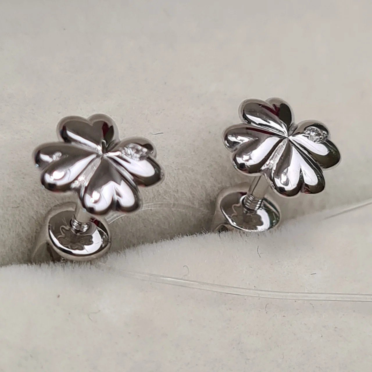 Серьги Deimantas 108343993 1,22гр 0,02ct. купить,NaN