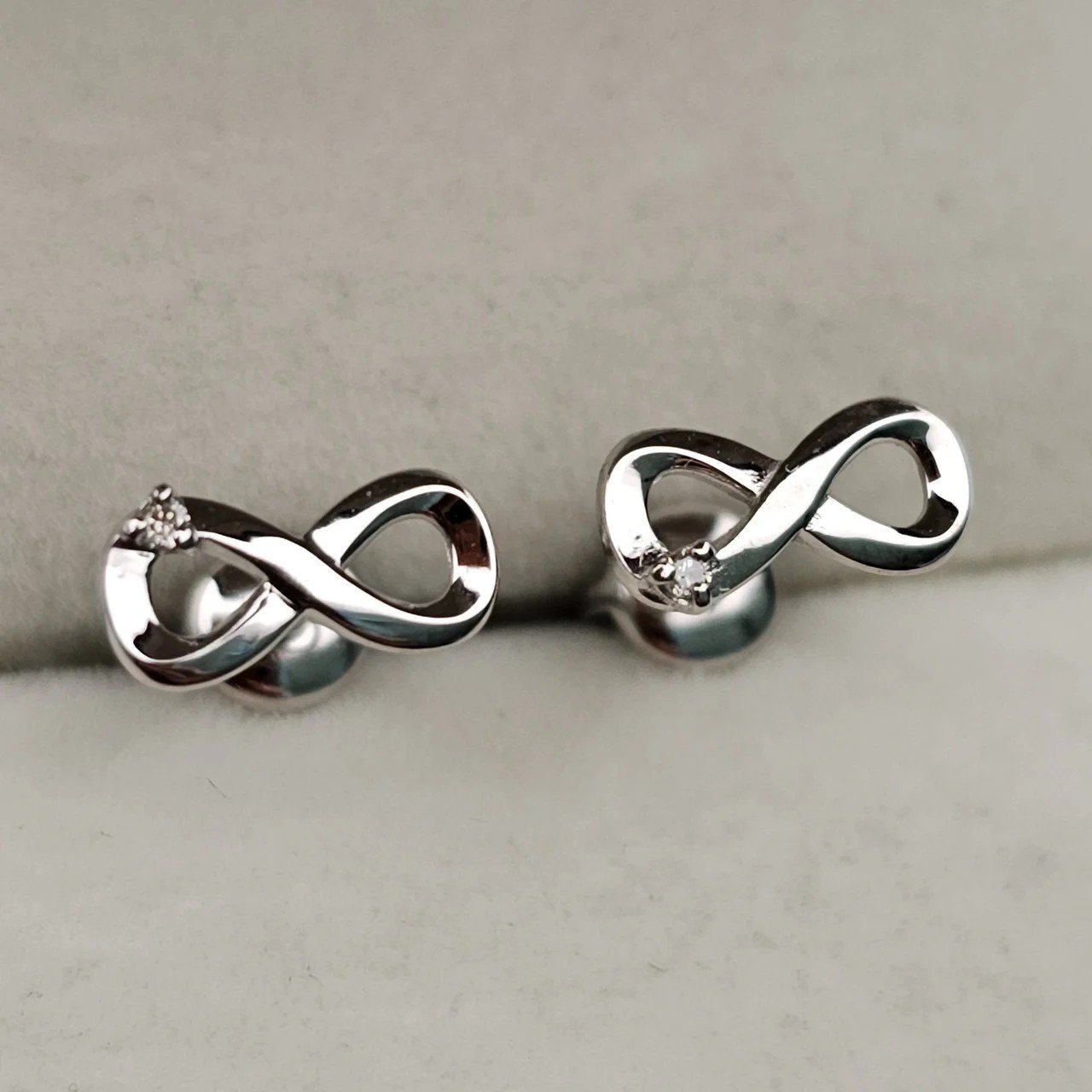 Серьги Deimantas 108344031 1,01гр 0,024ct. купить,NaN