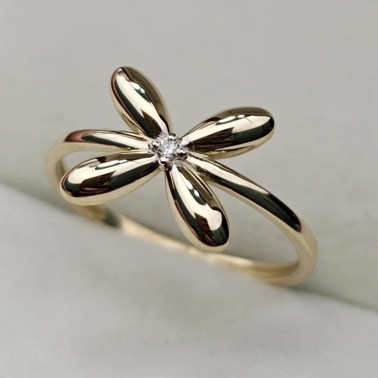 Кольцо Deimantas 108339572 15,5р 1,22гр 0,008ct. купить,NaN