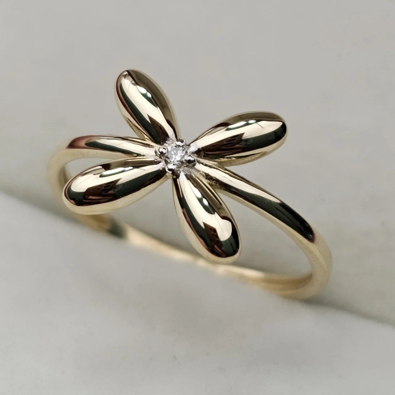 Кольцо Deimantas 108339572 15,5р 1,22гр 0,008ct. купить,NaN