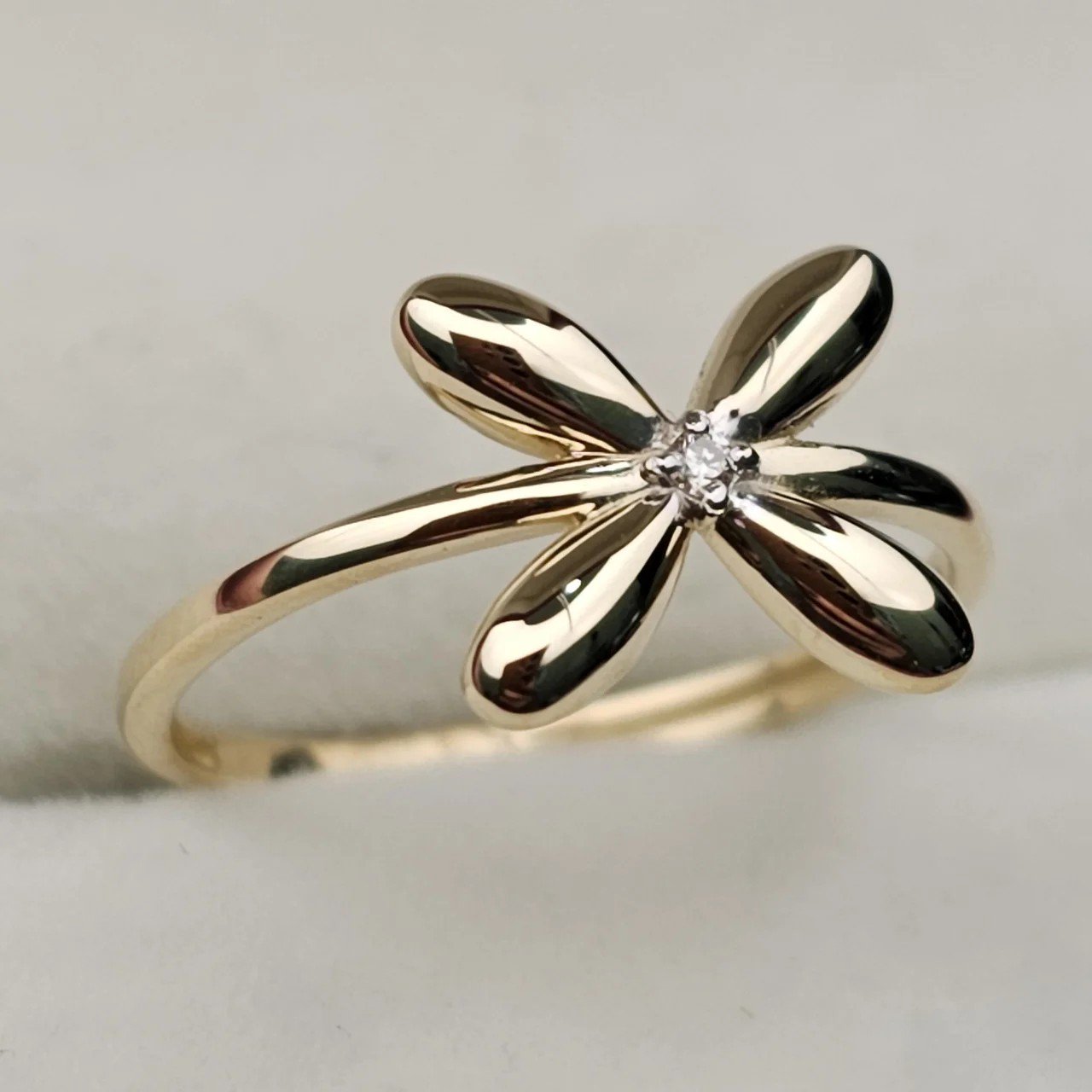 Кольцо Deimantas 108339572 15,5р 1,22гр 0,008ct. купить,NaN