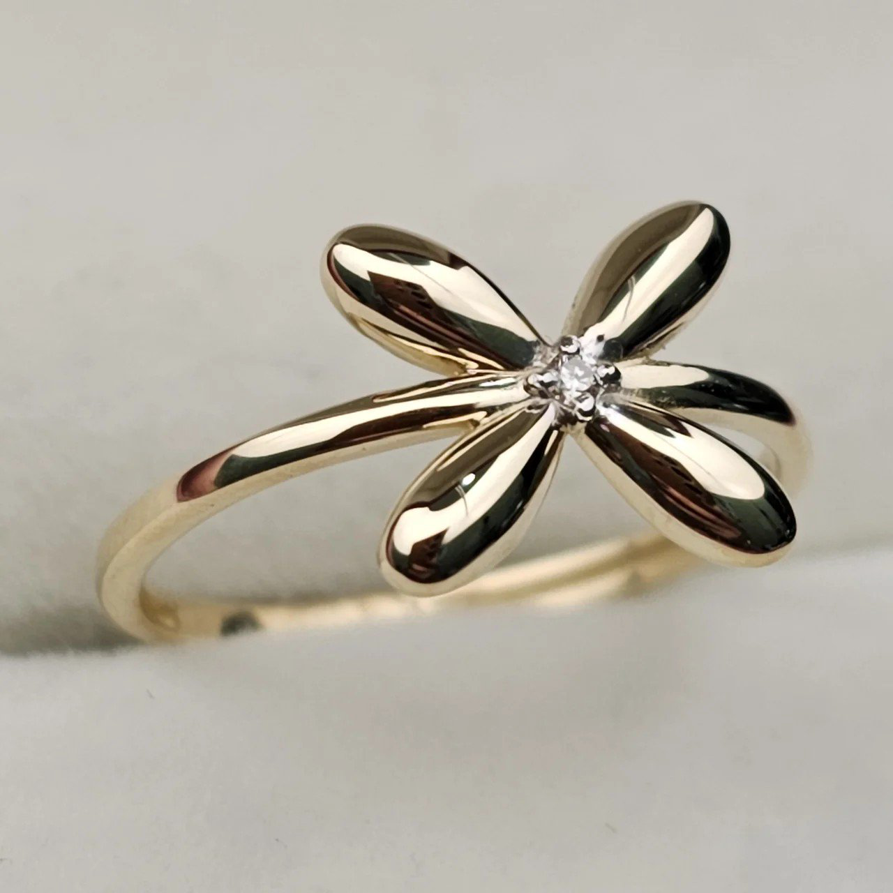 Кольцо Deimantas 108339572 15,5р 1,22гр 0,008ct. купить,NaN